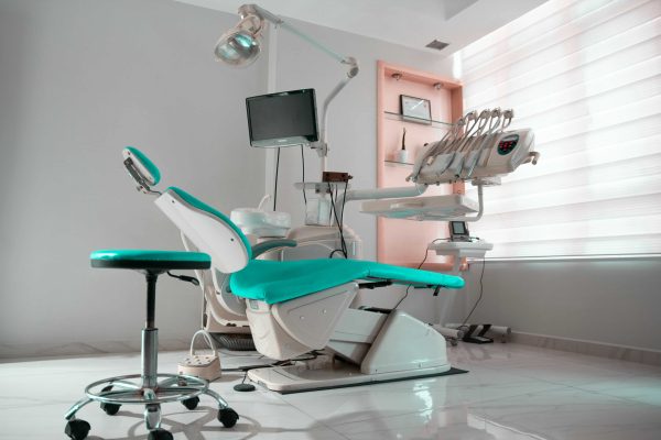 Kenali Penyebab Masalah Kecantikan Gigi Bersama Dental Clinic Dental Clinic